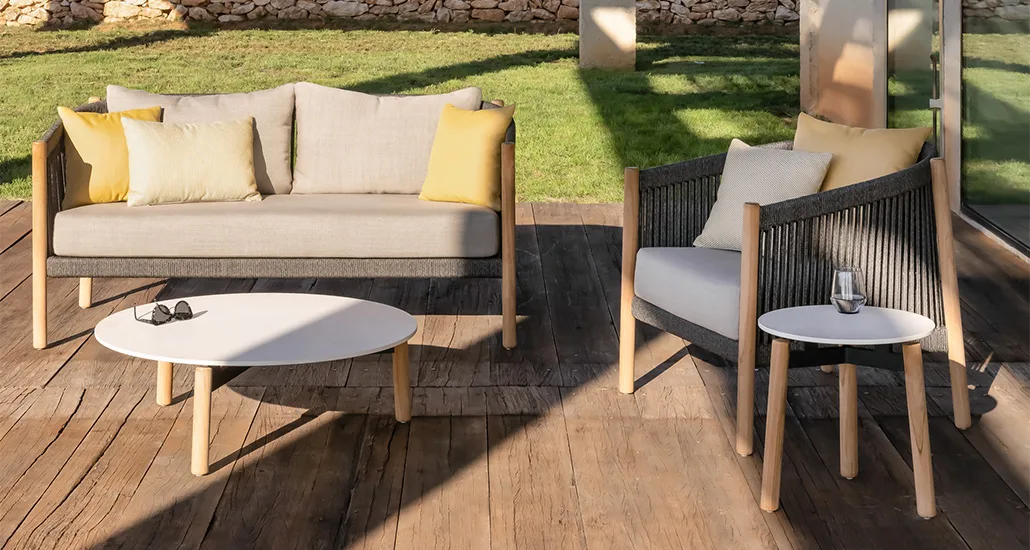 Lento Collection is a contemporary collection by Vincent Sheppard from Fabiia. The Lento Collection consists of lounge chair, sofas, coffee tables, chaise lounges and side tables. Lento Collection is suitable for hospitality, contract and residential projects.
